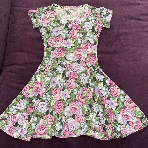 ⭐️ VINTAGE 90’s Babydoll Floral Printed Mini✨ - Picture 2 of 2